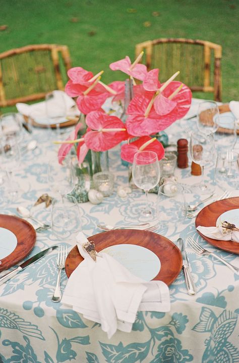 Anthuriums! Rehearsal dinner inspiration, hawaiian rehearsal dinner, hawaiian wedding inspiration, Beach Wedding Table Settings, Tropical Wedding Centerpieces, Beach Wedding Tables, Pink Dinner, Tropical Weddings, Fiesta Tropical, Tafel Decor, Eclectic Wedding, All White Wedding