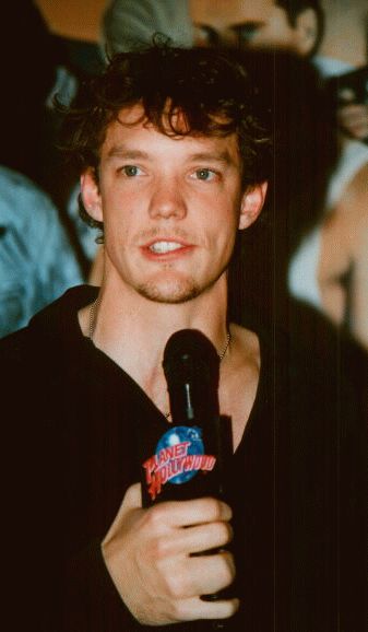 Indie Profile Picture Aesthetic, Matt Lillard 90s, Mathew Lillard Wallpaper, Mathew Lillard 90s, Young Matthew Lillard, Matthew Lillard Wallpaper, Matthew Lillard 90s, Matt Lillard, Matthew Lilard