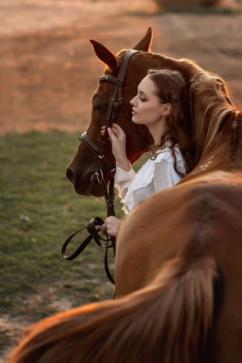 Horseback Photoshoot, Couple Horse Photography, Senior Horse Photography, Photoshoot With Horse, Equestrian Photoshoot, Equine Photography Poses, Horse And Girl, Horse Photoshoot Ideas, Horse Senior Pictures