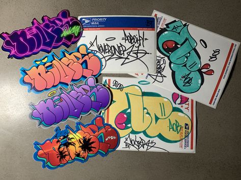 #nover #novernyc #stickers #graffiti #throwie #art #nyc #handstyle #usps #bluetops #art #slaps #throwup #letters #tags #aobcity Throwies Graffiti, Slap Graffiti, Cool Grafitti Tags, Simple Tags Graffiti, Graffiti Stickers Ideas, Graffiti Stickers, Graffiti Slaps, Flare Tags Graffiti, Slap Stickers Graffiti