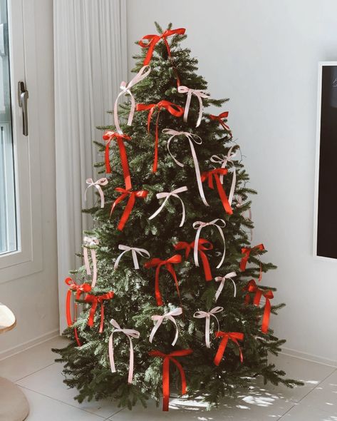 Holiday Inspiration: All Tied Up in a Bow, Part Two Satin Bow Christmas Tree, Bow Theme Christmas, Small Christmas Tree Bows, Christmas Tree Decorated With Bows, Bow Tie Christmas Tree, Red Bows On Christmas Tree, Bow Tree Christmas, Christmas Tree Bows Decoration, Bows On Christmas Tree