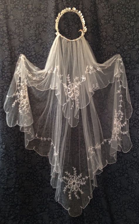 Victorian Veil Bridal, Long Vintage Veil, Vintage Veils Bridal 1920s, 1930s Wedding Veil, Medieval Wedding Veil, 1920's Wedding Dress, Veils Bridal Vintage, Lace Wedding Veil Vintage, Different Wedding Veil Styles