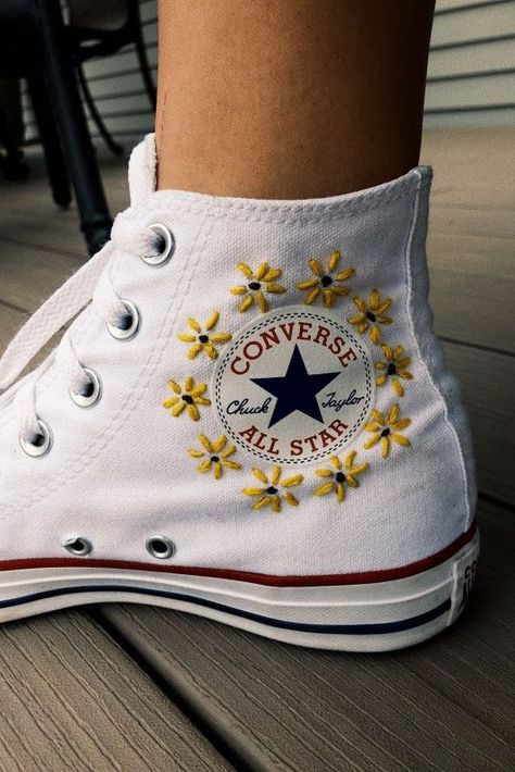 converse and sunflowers- ill wait while you try to name something better Cool Converse, Best Summer Shoes, Sneaker Outfits, Embroidery Shoes, Embroidered Shoes, 자수 디자인, Hype Shoes, Painted Clothes, Aesthetic Shoes