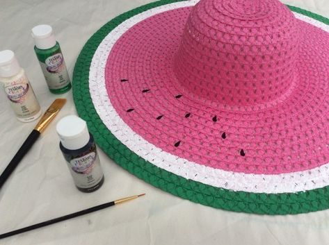 How to paint a watermelon hat and flip-flops – Recycled Crafts Straw Hat Diy, Straw Hat Crafts, Diy Hats, Painted Hats, Brimmed Hat, Craft Paint, Paint Can, Diy Hat, Hat Ideas