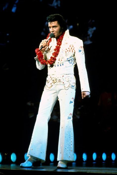 Elvis Presley Hawaii, Elvis Aloha From Hawaii, Elvis Presley Posters, Elvis Presley Wallpaper, Elvis Presley Concerts, Aloha From Hawaii, Graceland Elvis, Elvis Impersonator, Elvis Jumpsuits