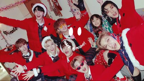 Stray Kids Christmas, Christmas Desktop, Kids Groups, Celebrity Style Red Carpet, Christmas Icons, Community Events, Kids Videos, Kids Wallpaper, Christmas Aesthetic