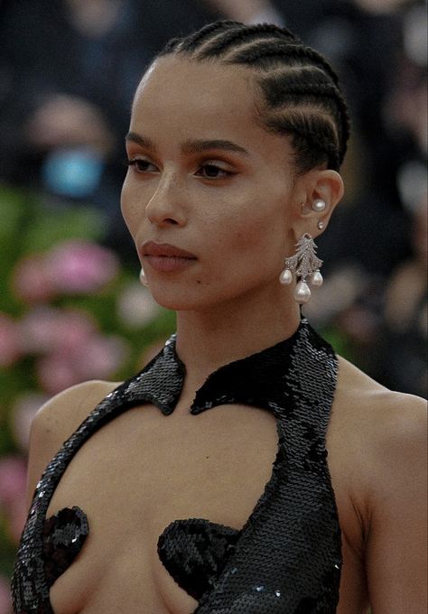 Box Dreads, Dorcas Meadowes, Zoe Kravitz Style, Straight Back Cornrows, Zoe Isabella Kravitz, Brown Girls Makeup, Zoë Kravitz, Red Carpet Hair, Natural Afro Hairstyles