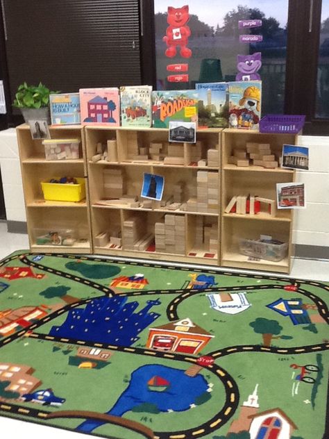 Books in the block center is important to provide motivation for things to build! Preschool Block Area, Block Center Preschool, Blocks Center, Construction Theme Preschool, Abc Preschool, Blocks Preschool, Classroom Planning, Reggio Classroom, Block Center