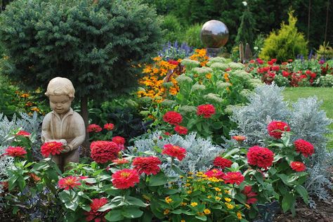 Coral 'Magellan' Zinnias, Dusty Miller Endless Summer Hydrangea, Flowers Outside, Perennial Gardens, Hosta Gardens, Flower Containers, Companion Plants, Formal Garden, Dusty Miller, Day Dreaming