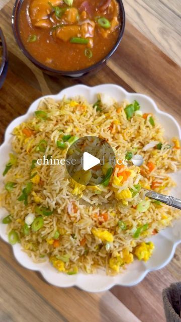 Maaria Rana on Instagram: "Restaurant style chinese fried rice in under 10 minutes! 🍚   You’ll need:  1 cup rice - ideally cold or a day old 1 carrot, diced  1/2 cup cabbage, finely chopped  3 spring onions, finely chopped  2 eggs, beaten  3 cloves garlic, diced 2 tbsp soy sauce  1 tbsp vinegar  Salt and pepper to taste   To make:  - Add oil into a pan / wok and add the garlic. Sauté on a high heat for 1 minute.  - Add carrots and cabbage and sauté again.  - Add in the eggs and scramble.  - Add the rice along with soy sauce, vinegar, salt and pepper and fry on a high heat.  - Add the spring onions and enjoy warm." Cabbage Fried Rice, Chinese Rice Recipe, Egg Rice Recipe, Veg Fried Rice Recipe, Vegetarian Rice Recipes, Chinese Fried Rice, Fried Rice Recipe Easy, Fried Rice With Egg, Cabbage Rice