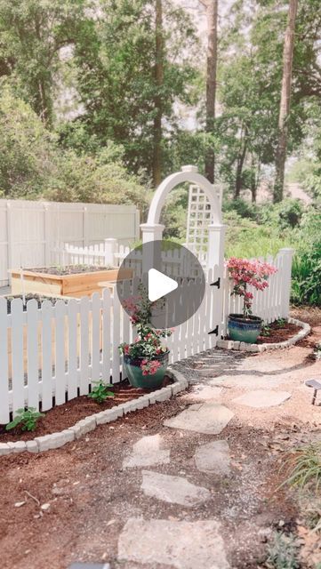 Scarlett Knuth on Instagram: "Introducing White Florida Farmhouse: The Garden. 🪴⛲️👩‍🌾💐🪻🌻🌸  When we first moved in this home 3 years ago, the backyard was all ferns. As in ferns for miles. We still have lots of them. 🤦🏻‍♀️ But for this corner of the yard, I had homesteading visions.   First, the chicken coop was the priority when we moved in. 🐓 Then, earlier this year, I hired @man.in.overalls to help me learn to grow our own groceries. He and his amazing team started with clearing the space, finding a fence partner to build out my dream white scalloped picket fence with an arch, then installing four raised beds to do square footage gardening, and created an auto irrigation system to help me keep everything alive.   Additionally, it was a lot of sweat with my family and friends he White Picket Fence Farmhouse, White Farm Fence, Man In Overalls, White Picket Fence Garden, White Picket Fence Front Yard Corner, Florida Farmhouse, White Picket Fence Aesthetic, Picket Fence Garden, White Picket Fence Corner Lot