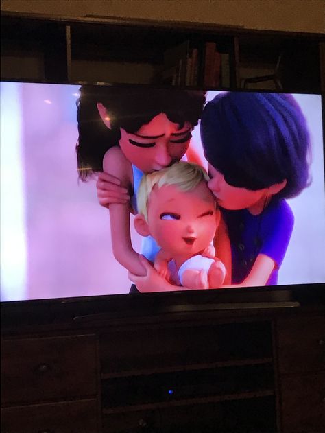 A lesbian couple in the movie Storks. This is awesome! Storks Movie Fanart, Storks Movie, Couple With Baby, Baby Illustration, Taste The Rainbow, Drawing Cartoon, Lgbt Pride, Disney Cartoons, The Movie