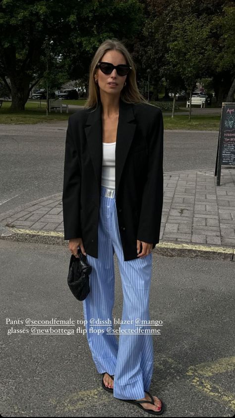 Blue White Striped Pants Outfit, Blue And White Striped Pants Outfit, White Striped Pants Outfit, Striped Blazer Outfit, Striped Pants Outfit, Stripe Pants Outfit, Stripe Pants, 가을 패션, Business Casual Outfits