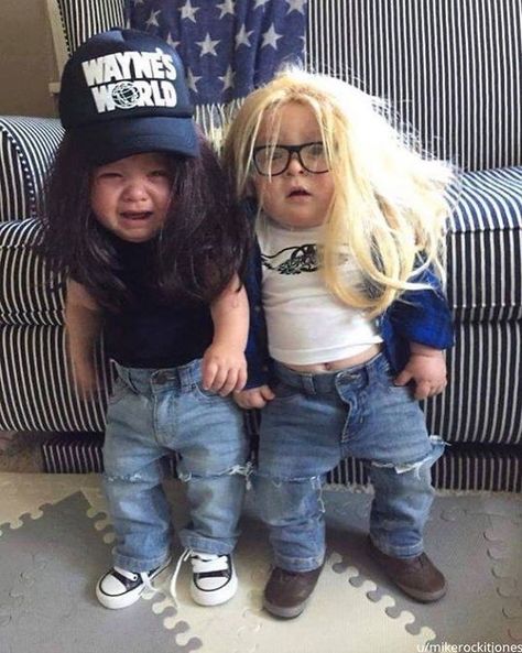 Funny Family Photos, Pregnant Halloween Costumes, Mom Dad Baby, Funny Baby Pictures, Funny Baby Memes, Awkward Family Photos, Awkward Funny, Wayne's World, Like A Mom