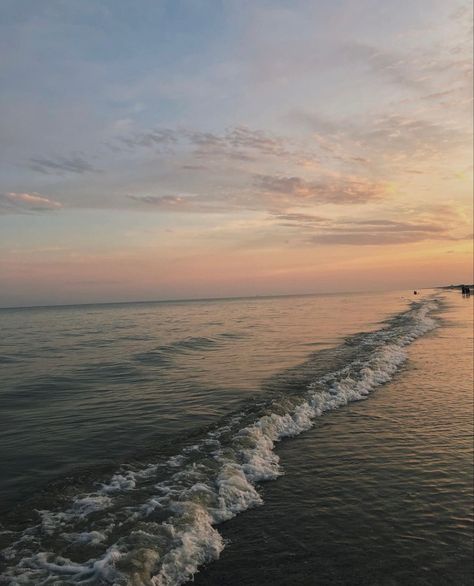 Beaches Near Houston Texas, Texas Beach Aesthetic, Galveston Beach Aesthetic, Summer Obx Aesthetic, Galveston Texas Aesthetic, Texas Summer Aesthetic, Galveston Aesthetic, Waves Beach Aesthetic, Ocean Waves Aesthetic