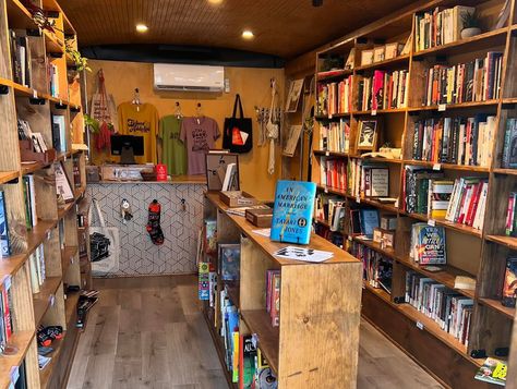 Mobile Book Store, Owning A Bookstore, Graphic Novel Display, Trailer Boutique, Mobile Bookstore, Library Cafe, Indie Bookstore, Bookstore Cafe, Vendor Booth