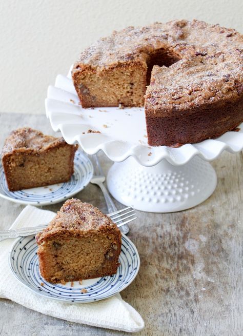 This is a lovely chai spice bundt coffee cake! I used milk instead of sour cream (1 to 1) and regular vanilla instead of vanilla paste (what is that anyway?), and it came out fabulous! Easy Coffee Cake Recipes, Spiced Coffee Cake, Bundt Coffee Cake, Spice Coffee Cake, Easy Coffee Cake, Coffee Cake Bundt, Chai Cake, Chai Coffee, Ethiopian Coffee