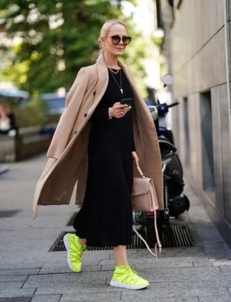 Neon Tennis Shoes Outfit, Neon Yellow Sneakers Outfit, Neon Sneakers Outfit Street Styles, Neon Green Sneakers Outfit, Neon Shoes Outfit Sneakers, Lime Green Sneakers Outfit, Neon Green Shoes Outfit, Neon Sneakers Outfit, Neon Shoes Outfit