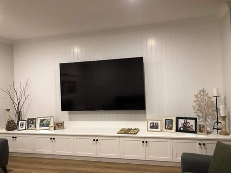 Cabinets Under Tv Built In, Shaker Tv Cabinet, Built In Tv Console, Tv Background Wall Design, Wall Furniture Design, Custom Tv Cabinet, Background Wall Design, Diy Tv Wall, Long Tv Unit