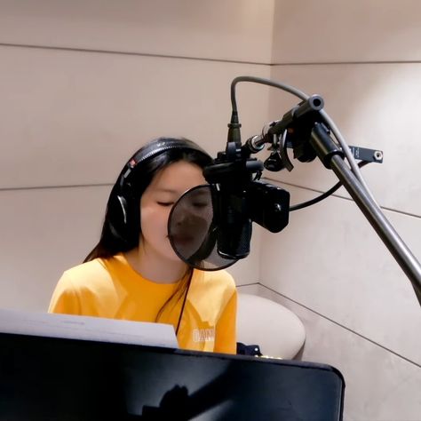 Red Velvet 레드벨벳 'Birthday' Recording Behind | RV Collection | Irene Seulgi Wendy Joy Yeri Red Velvet Recording Studio, Record Studio, Irene Seulgi, Studio Recording, Recording Studio, Red Velvet, Rv, Velvet, Celebrities