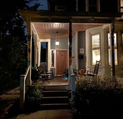 Medium House Aesthetic, Hood House Aesthetic, Small Old House Aesthetic, Small Town Home Aesthetic, Cozy Neighborhood Aesthetic, 90s Home Exterior, Small Town Apartment, Small House Aesthetic, Family Home Aesthetic