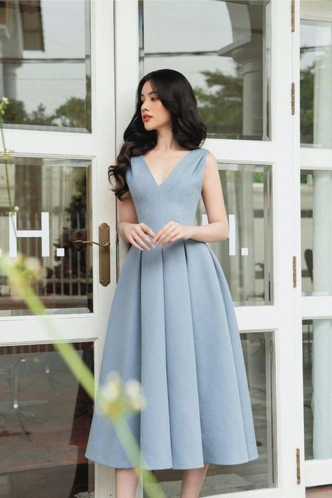 Formal Fashion Women, Gowns Dresses Elegant, Mean Blvd, Korean Fashion Dress, Girly Dresses, Sleeveless Midi Dress, Date Night Dresses, Evening Dresses Elegant, Fairy Dress