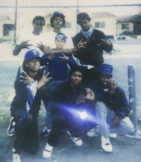 Hood Pics, Pfp Spam, 90s Black Culture, Crip Gang, 90s Black Culture Aesthetic, Gangster Outfit, Rapper Pfp, Gang Life, Chicago Gangs