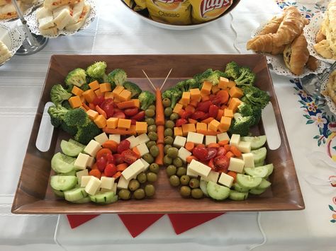 Butterfly Veggie Tray Butterfly Vegetable Tray, Butterfly Fruit Tray Ideas, Animal Shaped Veggie Tray, Fairy Veggie Tray, Alice In Wonderland Veggie Tray, Butterfly Veggie Tray Ideas, Barbie Veggie Tray, Butterfly Veggie Tray, Butterfly Appetizers