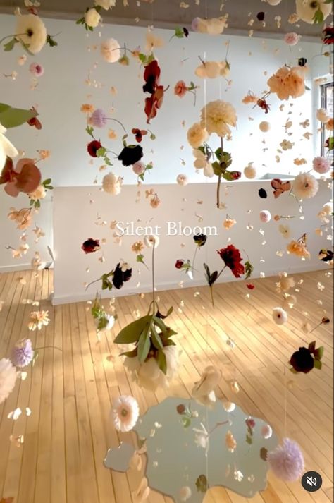 Photowall Ideas, Deco Champetre, 17 December, Flower Installation, Floating Flowers, Diy Party Decorations, Dream House Decor, Garden Decoration, Tag A Friend