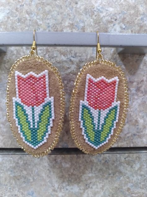 Tulip Beaded Earrings, Beaded Tulip Earrings, Bead Tulip, Tulips Earrings, Beaded Tulip, Beading Flowers, Earring Inspired, Miyuki Pattern, Beaded Projects