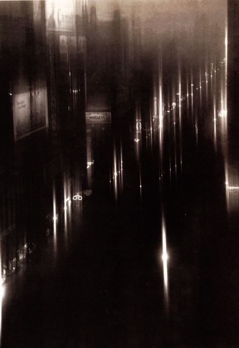 Drizzle On Fortieth Street, New York, 1925. Edward Steichen (1879-1973) Edward Steichen, Kind Photo, Alfred Stieglitz, Street New York, History Of Photography, Art Street, Abstract Photography, Artistic Photography, Photography Art