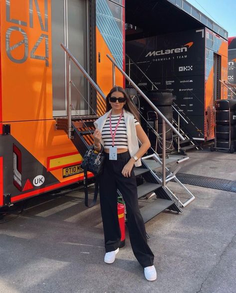 F1 Grand Prix Outfits, Mclaren Girl, F1 Lifestyle, Formula 1 Girls, Mclaren Racing, Race Outfit, Race Day Outfits, Paddock Girls, Models Off Duty Style