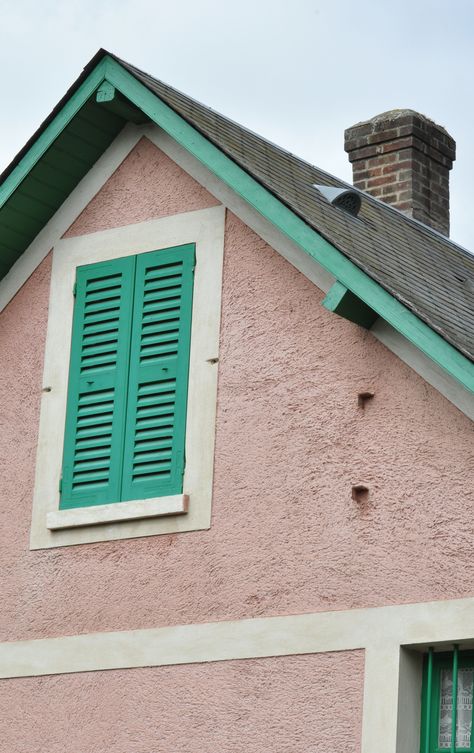 The Orm's house with its pink stucco and green shutters--exactly as described in Princess of the Midnight Ball Pink House Green Shutters, Pink Stucco, Pink Doors, Giverny Monet, Green Roof House, Green Shutters, Painting House, House Green, Rose House