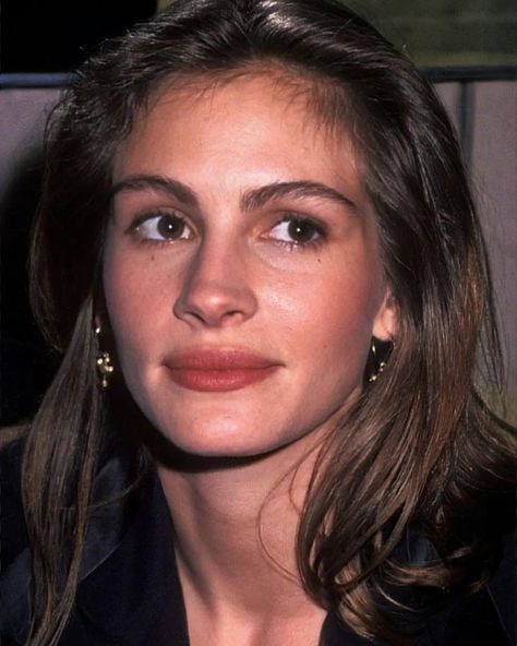 Julia Roberts 90s, 90s Models Makeup, 90s Eyebrows, Julia Roberts Hair, Julia Roberts Style, Richard Tyler, Why Not Me, Brunette Makeup, 90s Makeup