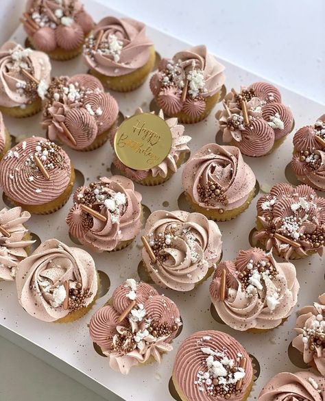 Rose And Gold Cupcakes, Pink And Gold Wedding Cupcakes, Rose Gold Graduation Cake Ideas, Chocolate And Rose Gold Wedding, Elegant Birthday Cupcakes, Rose Gold Birthday Cupcakes, Rose Gold Wedding Cupcakes, Pink And Gold Cupcake Ideas, Pink And Rose Gold Cupcakes