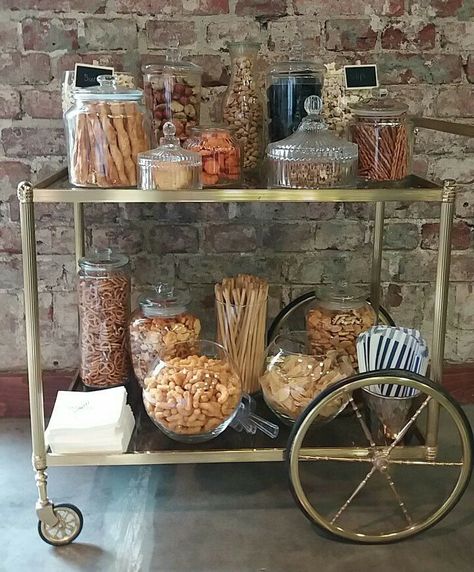 Salty Bar Wedding Snacks, Salty Bar Wedding, Snack Bar Wedding, Wedding Snack Bar, Wedding Popcorn Bar, Diy Popcorn Bar, Wedding Reception Desserts, Donut Bar Wedding, Salty Bar