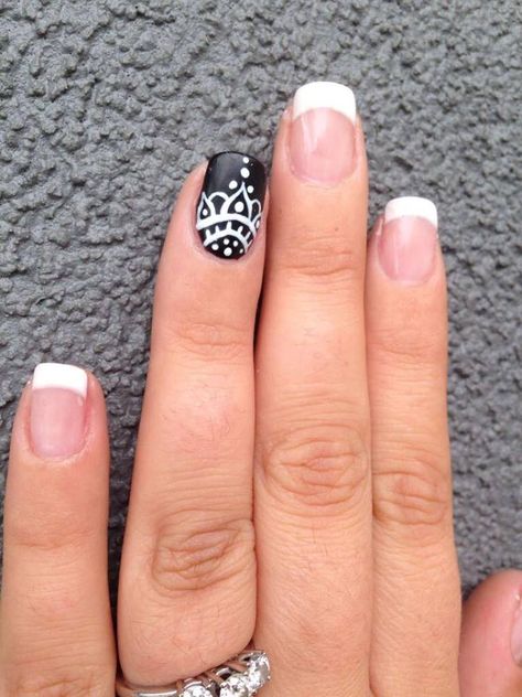 Hand painted mandela design on gel nails @ BeBeautiful Nail Tricks, Mandela Design, Pretty Fingers, Nails Manicures, Hand Painted Nail Art, French Manicure Designs, Manicure Designs, Manicure Table, Painted Nail Art