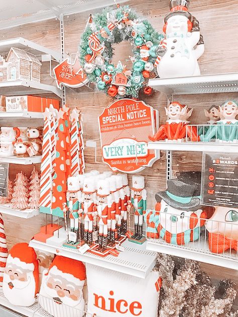 Christmas Vibes Aesthetic, Christmas Displays, Christmas Wallpaper Backgrounds, Christmas Collage, Preppy Christmas, Cute Christmas Wallpaper, Cosy Christmas, Christmas Feeling, Christmas Wonderland