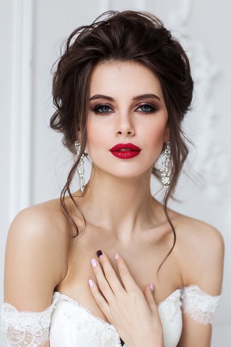 wedding eyes makeup evening smoky eyes with arrow dark red lips geller_makeupstyle via instagram Bridal Makeup Red Lips, Winter Wedding Makeup, Amazing Wedding Makeup, Wedding Eyes, Wedding Hairstyles And Makeup, Wedding Eye Makeup, Dark Red Lips, Wedding Makeup For Brown Eyes, Best Wedding Makeup