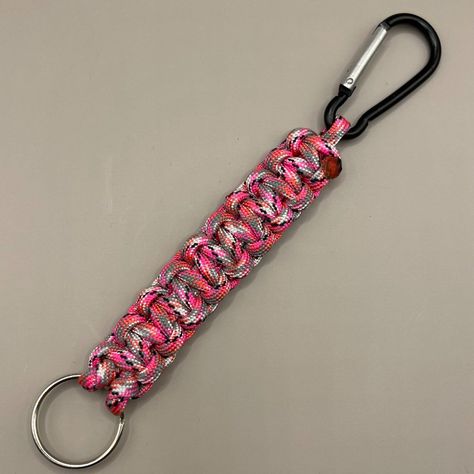 Camo Paracord Keychain 🔗 #EDCKnifeBeads #KnifeAccessories #EverydayCarry #EDC #GearCustomization #TacticalBeads #ParacordBeads #HandcraftedBeads #ArtisanBeads #KnifeCollecting #KnifeEnthusiast #GearUpgrade #UniqueBeads #FunctionalArt Paracord Accessories, Everyday Carry Edc, Carabiner Keychain, Paracord Beads, Paracord Keychain, Carabiner Clip, Edc Knife, Monkey Business, 550 Paracord