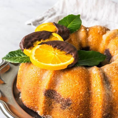 Orange Marble Cake, Orange Juice Cake, Cake Bundt, Orange Bundt Cake, Orange Pound Cake, Brazilian Desserts, Orange Marble, Orange Chocolate Cake, Portuguese Desserts