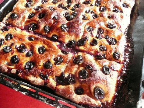 Tuscan Grape Bread served during the September Grape Harvest-Schiacchiata con l'Uva is like bread with jam baked inside Bread With Jam, Grape Bread, Grape Harvesting, Bread Serving, Grape Juice, The Harvest, Wedding Food, Pie Crust, Bread Baking