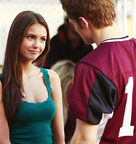 The vampire diaries Elena Outfits, Elena Gilbert Outfits, Elena Gilbert Style, Nina Dobrev Style, Elena Gilbert Aesthetic, Gilbert Aesthetic, Vampire Diaries Outfits, Tvd Aesthetic, Katerina Petrova