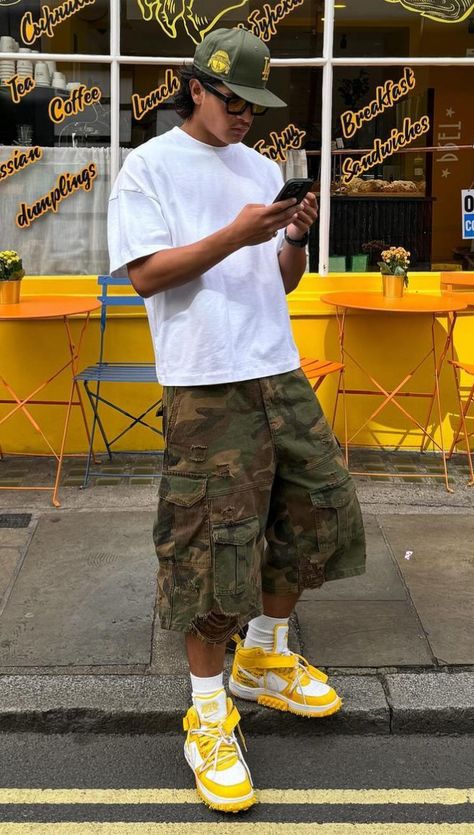 Camo Shorts Men Outfit, Male Fits, Black Outfit Men, Hype Clothing, Fits Aesthetic, Boys Fits, Street Fashion Men Streetwear, Mens Outfit Inspiration, Fire Fits