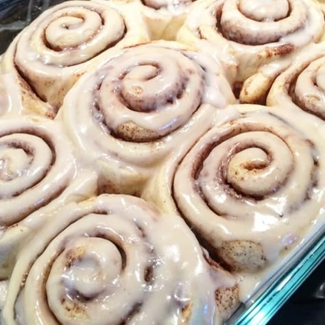 Gooey Cinnamon Rolls, Desserts With Few Ingredients, Rolls Homemade, Cinnamon Roll Recipe Homemade, Cinnamon Rolls Easy, Snow Days, Sticky Buns, Cinnamon Rolls Homemade, Cinnamon Rolls Recipe