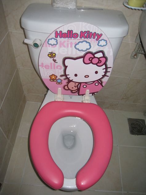 Hello Kitty Toilet Seat, Hello Kitty Room Aesthetic, Hello Kitty Toilet, Hello Kitty Furniture, Funny Furniture, Hello Kitty Bathroom, Hello Kitty Decorations, Images Hello Kitty, Hello Kitty House