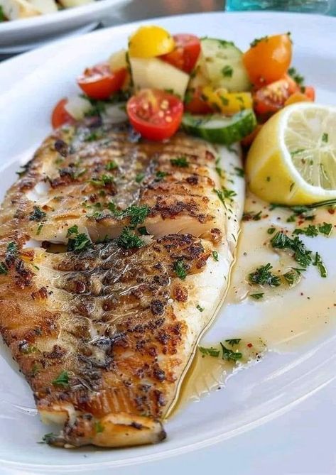 Roasted Fish, Sole Fish, Clean Eating Salads, Healthy Food Menu, Fish Recipes Healthy, Fish Plate, Fish Dinner, Healthy Food Dishes, Healthy Fish