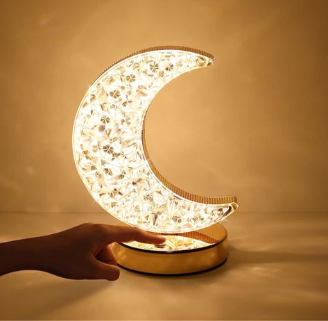 🌙 $19.99 Crystal Moon Lamp for Nightstand：This modern nightstand lamp has a unique shape of a ramadan moon and made of high quality thick acrylic material,which looks very beautiful and luxurious when it is lit.Great ramadan decorations for home. #amazondeals #amazonmusthaves #amazonhome #moonlight #crystals #nightlight #bedroom #kidsroom #birthdaygiftideas #babyshowergifts #moon Led Art, Cute Night Lights, Metal Lamp Shade, Moon Lamp, Cordless Lamps, Table Led, Crystal Table Lamps, Nightstand Lamp, Touch Lamp