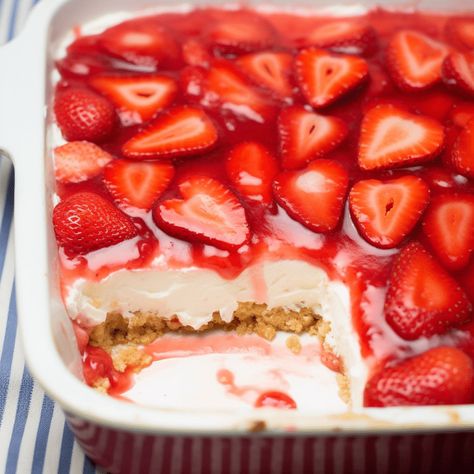 How to Make a Refreshing Strawberry Delight Fresh Strawberry Recipes Desserts, Fresh Strawberry Desserts, Graham Dessert, Icebox Desserts, Canned Strawberries, Jello Dessert, Fresh Strawberry Recipes, Jello Dessert Recipes, Strawberry Delight