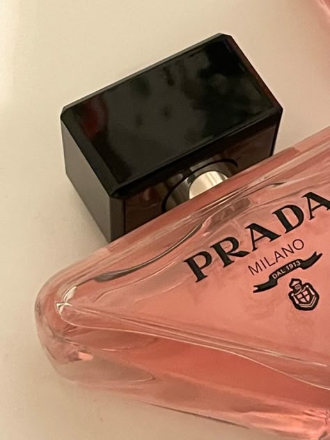 Prada Paradoxe Perfume Aesthetic, Paradox Prada, Prada Paradoxe Perfume, Prada Perfume Aesthetic, Prada Milano Perfume, Prada Perfume Women, Prada Products, Feminine Care Tips, Sephora Must Haves